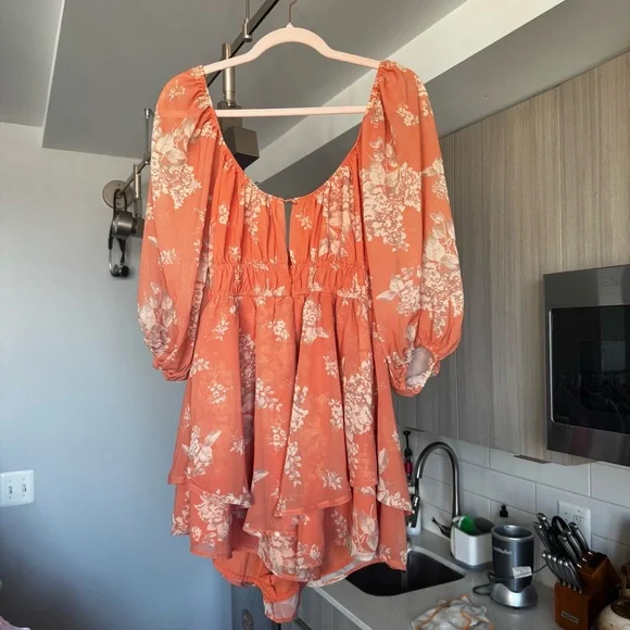 Selfie Leslie First Light Puff Sleeve Romper - Orange Floral - Size L - Picture 8 of 12